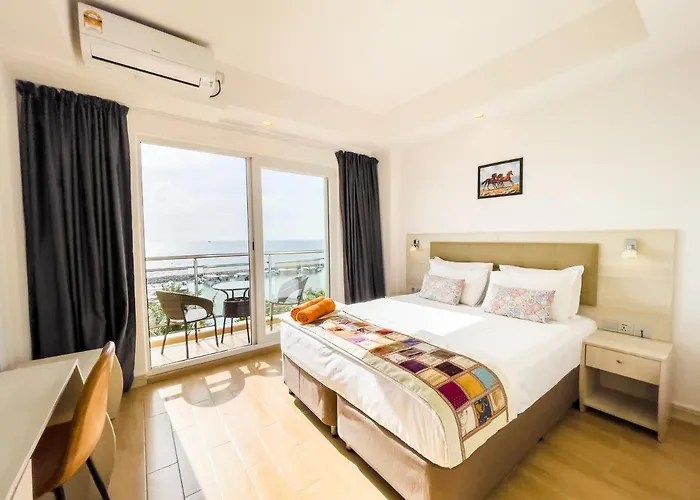 Icom Marina Sea View